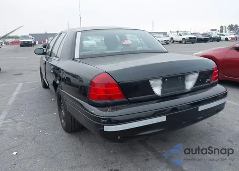 2011 Ford Crown Victoria Police Interceptor z USA, uszkodzony, nr VIN 2FABP7BV2BX167881